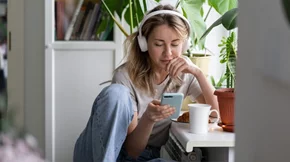 Μου αρέσει να ακούω μουσική συνέχεια. Είναι επικίνδυνο για την υγεία μου;