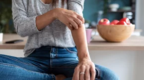 Ψωρίαση: Οι ίδιοι οι ασθενείς απαντάνε πώς επηρεάζει τη ζωή τους