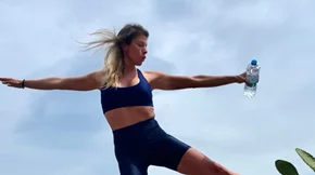 12 ασκήσεις για κάψιμο λίπους μόνο με ένα μπουκάλι νερό