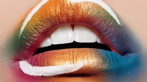 3 tips στο μακιγιάζ που θα κάνουν το χαμόγελό σου να δείχνει πιο λευκό και τα χείλη σου πιο "γεμάτα"