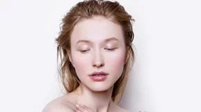 Jelly Donut Blush: H viral τάση μακιγιάζ για εκπληκτική λάμψη στα ζυγωματικά