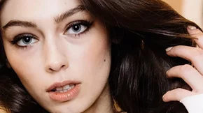 Ρυτίδες στο πόδι της χήνας: Πώς θα τις αντιμετωπίσεις αποτελεσματικά δίχως κόπο - η τάση της φυσικής προσέγγισης