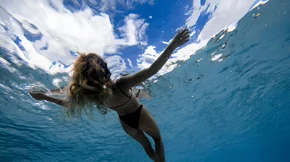 Πώς η θάλασσα κάνει καλό στο δέρμα, στο ανοσοποιητικό, στο αναπνευστικό, στο κυκλοφορικό, στη διάθεση