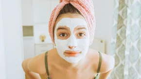 Oι καλύτερες μάσκες προσώπου για αποτοξίνωση μετά το Πάσχα