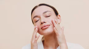 Δύο κορυφαίες θεραπείες για απόλυτη λάμψη και ενυδάτωση τις γιορτές