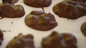 Θρεπτικά σοκολατάκια χωρίς τύψεις: Με 3 μόνο υλικά