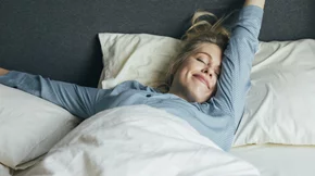 Οι ρυτίδες ύπνου όντως υπάρχουν: Δες πώς δημιουργούνται και πώς να τις προλάβεις