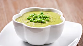 Βελουτέ σούπα με αρακά και πατάτα