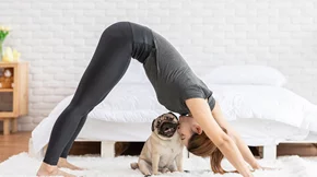 2 yoga asanas για γρήγορο και εύκολο detox