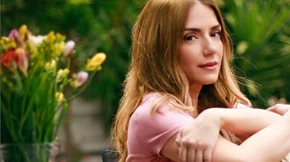 Βάσω Λασκαράκη: Φωτογραφίζεται για πρώτη φορά με τα φυσικά (και υπέροχα) μαλλιά της