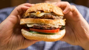 Οι τροφές που πρέπει να αποχαιρετήσεις αν θες να χάσεις βάρος