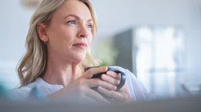 Εμμηνόπαυση: Οι καλύτερες φυσικές εναλλακτικές για να καταπολεμήσεις εξάψεις + εφίδρωση