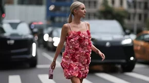 4 ξηρά λαδάκια σώματος για μεθυστικό άρωμα και λάμψη στην επιδερμίδα