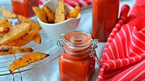 Εύκολη σπιτική κέτσαπ: Φτιάξε μόνη σου sauce ντομάτας χωρίς συντηρητικά