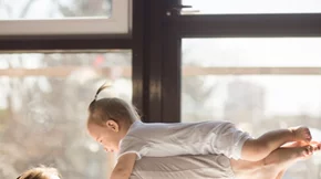 Πρόγραμμα σύσφιγξης από την Ελένη Πετρουλάκη - Γυμναστική στο σπίτι για μετά τον τοκετό