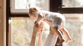 «Νταντάδες της γειτονιάς»: Το νέο πιλοτικό πρόγραμμα που θα βοηθήσει τους γονείς που εργάζονται