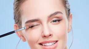 8 συμβουλές μακιγιάζ για να αποκτήσεις πιο λαμπερά μάτια