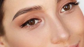 Αντηλιακή προστασία σε κάθε ηλικία: Τι να κάνεις στα 20, τα 30, τα 40, τα 50+