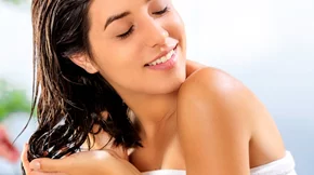 Λάδια για τα μαλλιά: 9 τρόποι χρήσης και πώς εφαρμόζονται