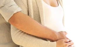 4 λόγοι να συνεχίσετε να απολαμβάνετε το σεξ στην εγκυμοσύνη