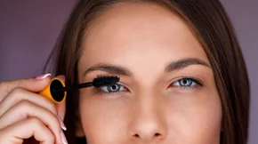 Κόμποι στις βλεφαρίδες σου; Έχουμε trick