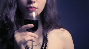 Οι τροφές που νικούν το hangover: Να τι να φας φας πριν και μετά το ποτό