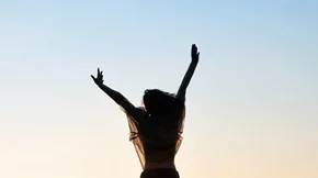 Πώς θα έχω θετική ενέργεια; Τα 6 βήματα που -αν ακολουθήσεις όντως- υπόσχονται επιτυχία