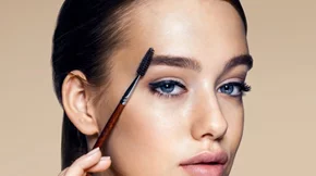 Πώς θα βάψω τα φρύδια μου; 4 συμβουλές για σωστό αποτέλεσμα