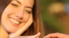 Πώς θα του δείξεις ότι θες να τον παντρευτείς