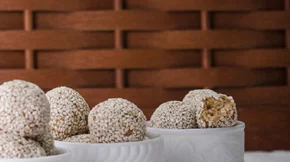 Γλυκιές μπουκιές με σουσάμι και καρύδια by Στέλιος Παρλιάρος ΧΩΡΙΣ ζάχαρη σε 15 λεπτά!