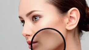 9 συνήθειες που σε κάνουν να δείχνεις μεγαλύτερη