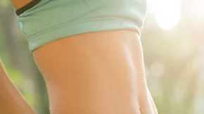 Αυτές είναι οι ιδανικές ασκήσεις για γράμμωση στην κοιλιά (Κύκλος 1ος)