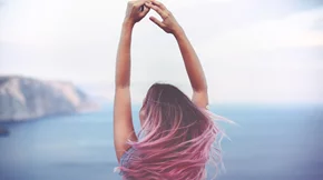 D.I.Y. μάσκα μαλλιών με 3 υλικά από το ψυγείο σου από τον hairstylist της Adriana Lima