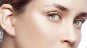 Τι να κάνω για τη χαλάρωση του προσώπου και το θαμπό δέρμα;