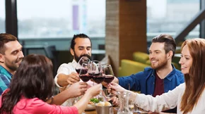 Οικοδέσποινα ή καλεσμένη; Όλα τα καλά και τα άσχημα που πρέπει να ξέρεις