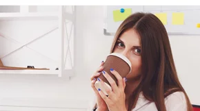 5 εναλλακτικές θεραπείες για να συνέλθεις από το hangover!