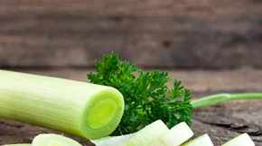 Πράσα: Ποια είναι τα διατροφικά τους οφέλη και γιατί ΠΡΕΠΕΙ να τα τρως (και 2 πρωτότυπες συνταγές!)