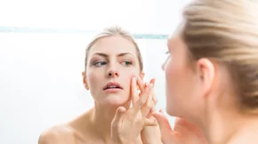 Πώς φεύγουν τα μαύρα στίγματα; Έτσι θα απαλλαγείς για πάντα!