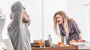 Πώς ξεπερνούν οι άντρες τον χωρισμό;