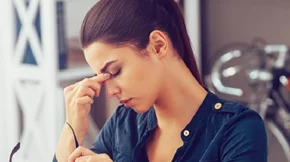 Τα 10 ανησυχητικά σημάδια υγείας ότι έχεις υπερβολικό άγχος - εργασιακό και μη!