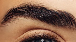 Πώς να κάνω τα φρύδια μου πιο πυκνά; Με σαπούνι (ναι, καλά διάβασες)