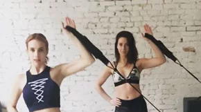 Πιλάτες: Οι stars και τα supermodels ορκίζονται στις ασκήσεις Pilates για κοιλιά, μέση και γλουτούς (φωτό-βίντεο)