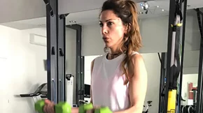 Δέσποινα Βανδή: H άσκηση που δεν παραλείπει για δυνατό κορμό