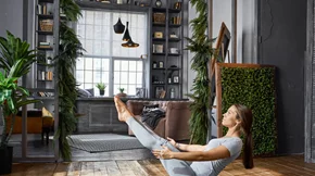 Οι 2 μαγικές ασκήσεις για προσαγωγούς στο σπίτι (έτσι θα έχεις μακριά πόδια!)