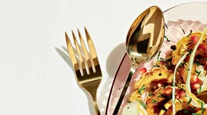 Ζεστή σαλάτα με ρόδι: Ψητή κολοκύθα με μάραθο, φιστίκια και ρόδι