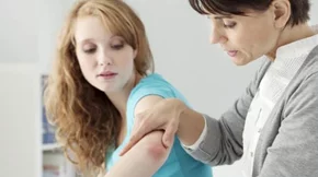 Τα συμπτώματα και οι τρόποι αντιμετώπισης της ψωρίασης