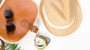 Τι έχουμε όλα τα κορίτσια στην τσάντα μας το καλοκαίρι;