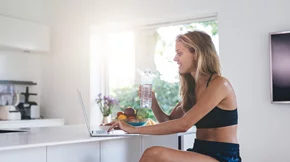 Έξυπνη ιδέα για να πίνεις περισσότερο νερό σε δύο βήματα