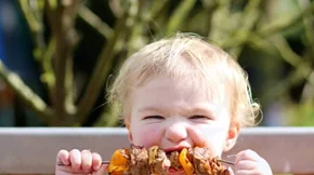 Διατροφή για παιδιά με χαμηλό σίδηρο: Τι συστήνει η διατροφολόγος και οι εθνικές οδηγίες