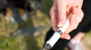 Ηλεκτρονικό τσιγάρο: Η μελέτη που πρέπει να διαβάσεις για τις επιπτώσεις σε πνεύμονα και καρδιά